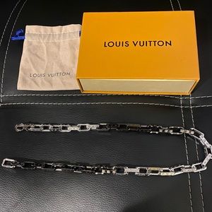 Louis Vuitton Damier Chain